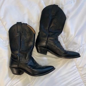 Black cowboy boots for women. Size 7